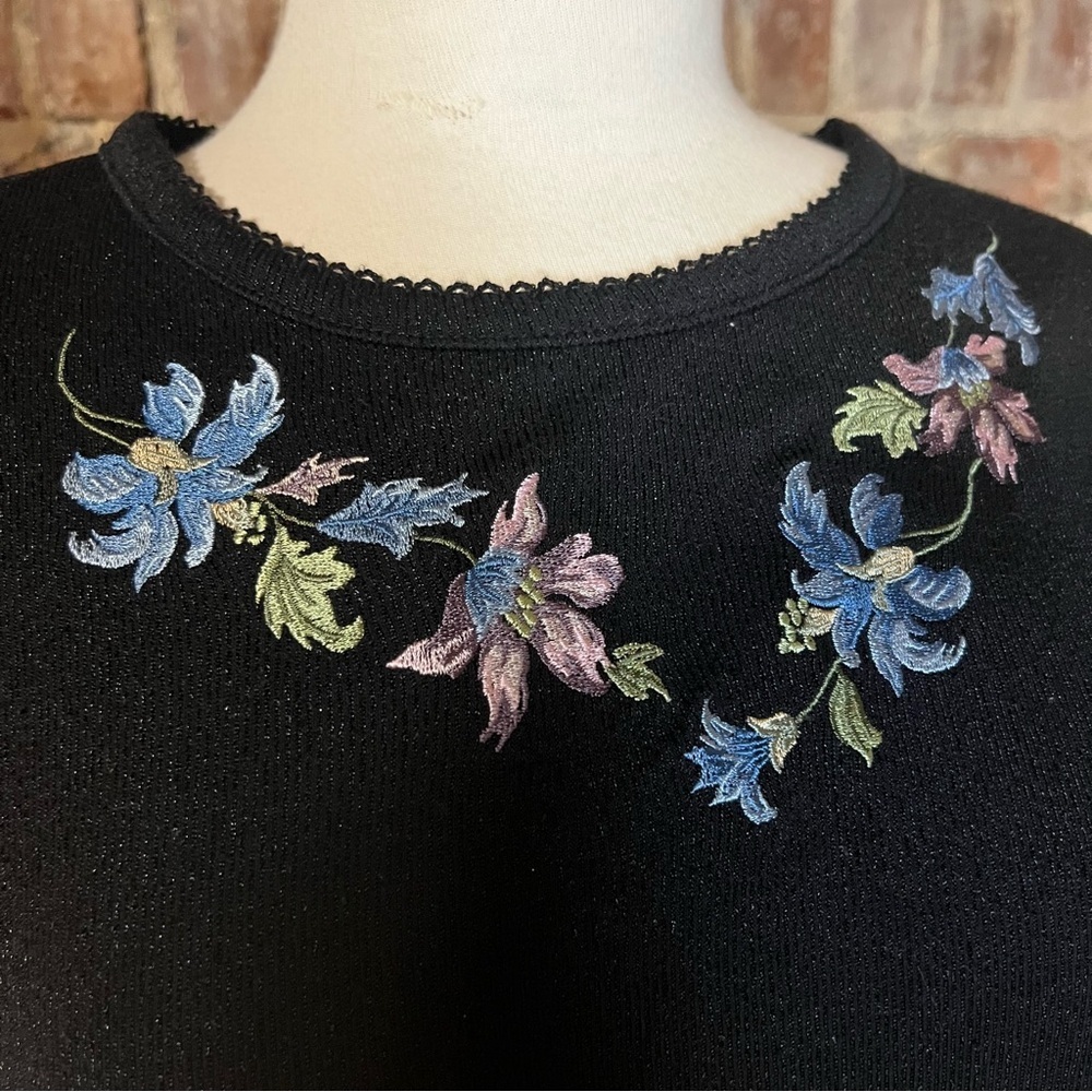 Vintage Floral Embroidered Black Sleeveless Top/Tank -SizeXL -TP23